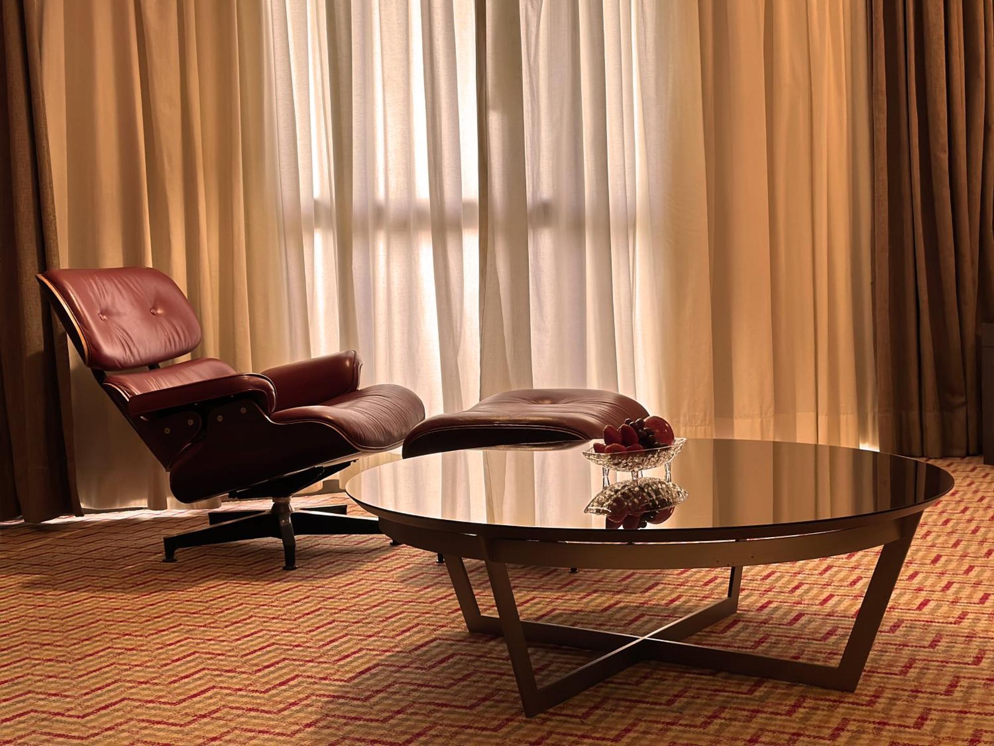 Suite,1554258256:JPEG